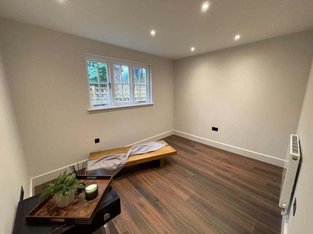 Lot: 123 - WELL-PRESENTED HOUSE - Dining Room
